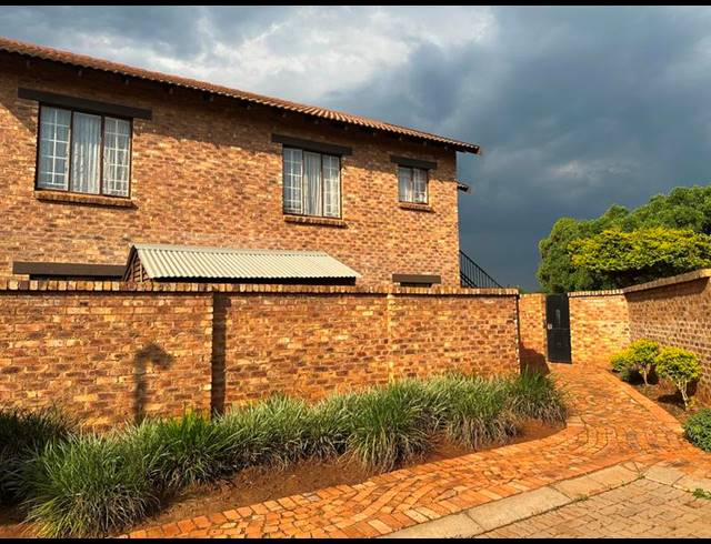 3 BEDROOM COMPLEX FOR SALE IN CLARINA